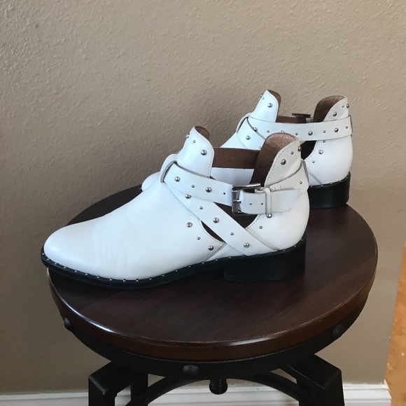 Halogen Hailey Studded Ankle Bootie - Picture 4 of 8